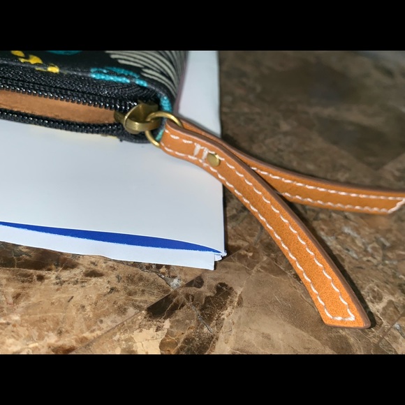 Fossil Large Tropical Wristlet NWOT - Picture 5 of 8